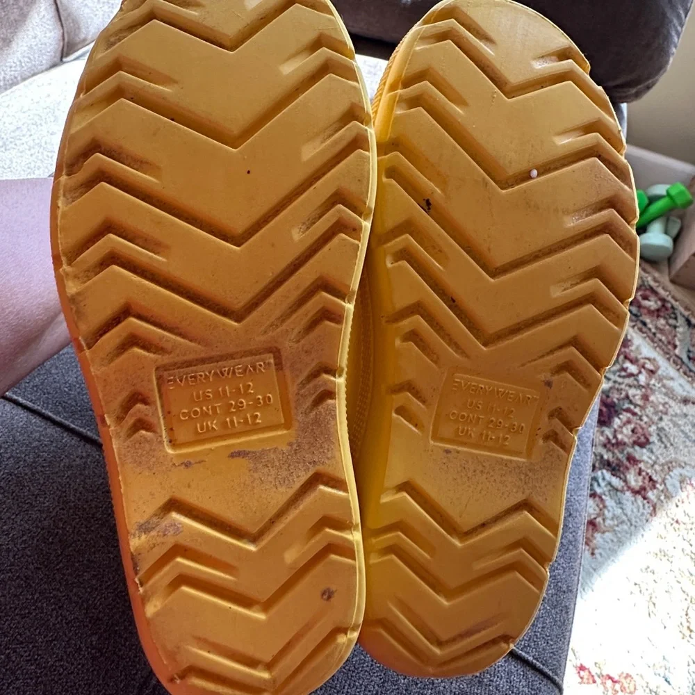 Totes Yellow and Gray Rubber Rain Boots Size
